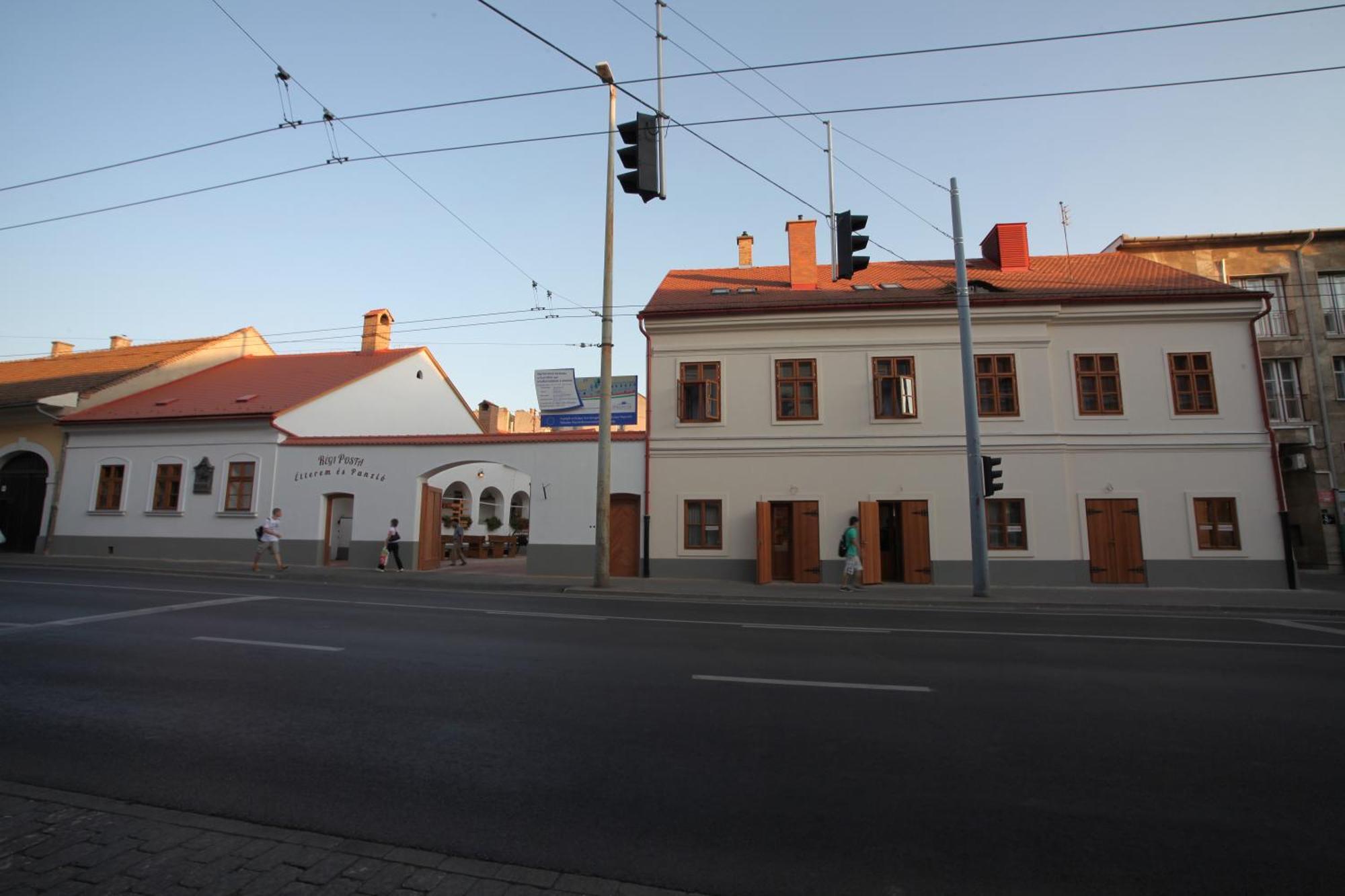 Hotel Regi Posta Etterem Es Fogado Debreczyn Zewnętrze zdjęcie